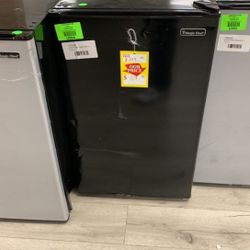 MAGIC CHEF HMR440BE MINI FRIDGE 3RGFT