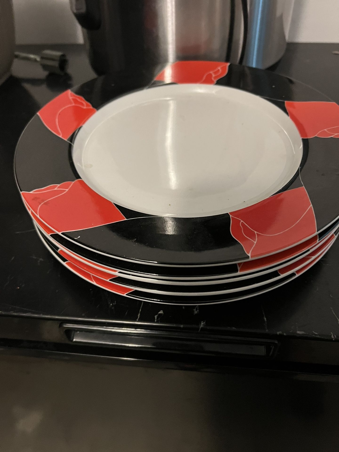 Six piece dinner plates from Mikasa