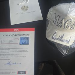 PSA/DNA AUTHENTICATED HATS SIGNED BY TRUMP