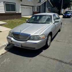 2003 Lincoln Town Car