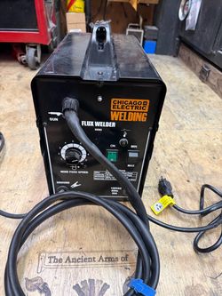 125 Amp  MIG Flux  Core Welder  Chicago Electric