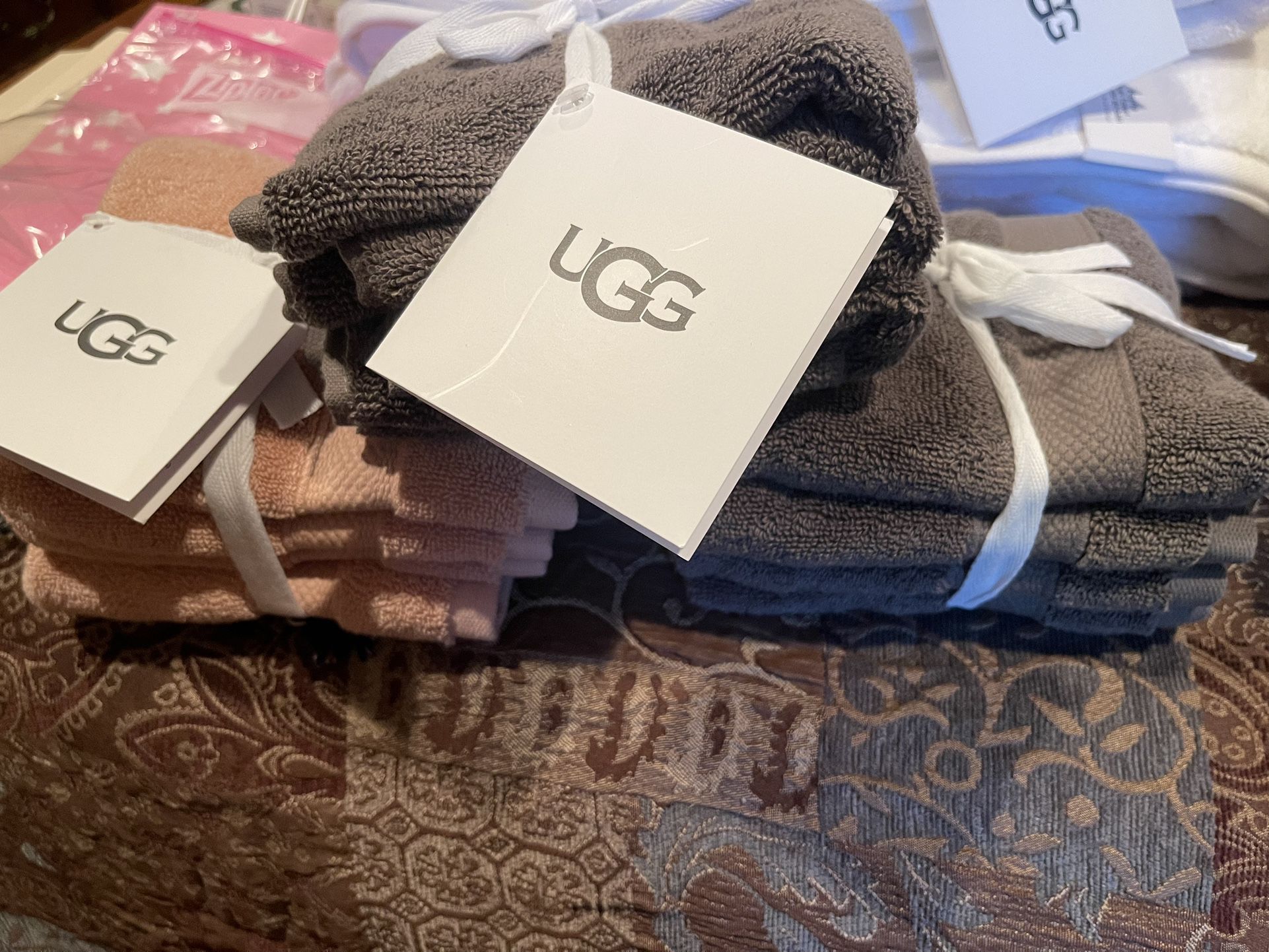 Ugg Soft Towels for Sale in Islip Terrace, NY - OfferUp
