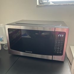 Frigidaire Microwave! 