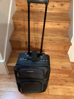 Carry On Luggage.  ( Black ) Excellent Condition.