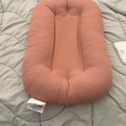 Snuggle me Organic Infant Pillow 