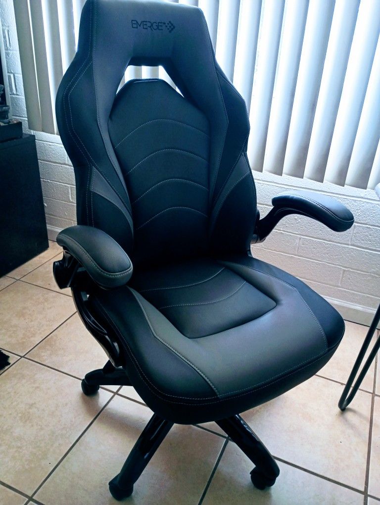 EMERGE (GAMING) LEATHER CHAIR  / BRAND NEW