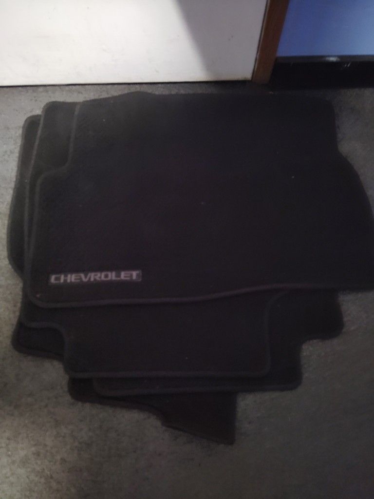 Free Complete Set Of Stock Chevy Equinox Floor Mats