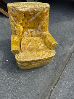 Gold Velvet Tufted Accent Chair