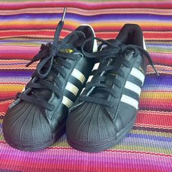 Men’s Adidas shell tip, superstar size 5 1/2