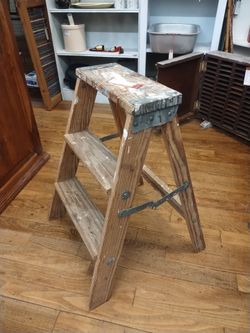 Small vtg ladder wood