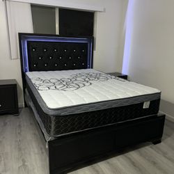 Queen Size Bed Frame With Led Lights Mattress Included.   
New In A box 
We offer same day delivery 

Cama Queen Size Con Luz Led  Colchon Incluido 
N