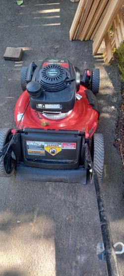 Troy-Bilt lawn mower with Honda engine. Runs perfect for a deck is no good rotted not usable good for parts