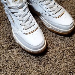 Reebok size 8.5 womans