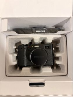 FujiFilm X100V Mirrorless Camera