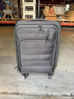 American Tourister Spinner Luggage LIKE NEW
