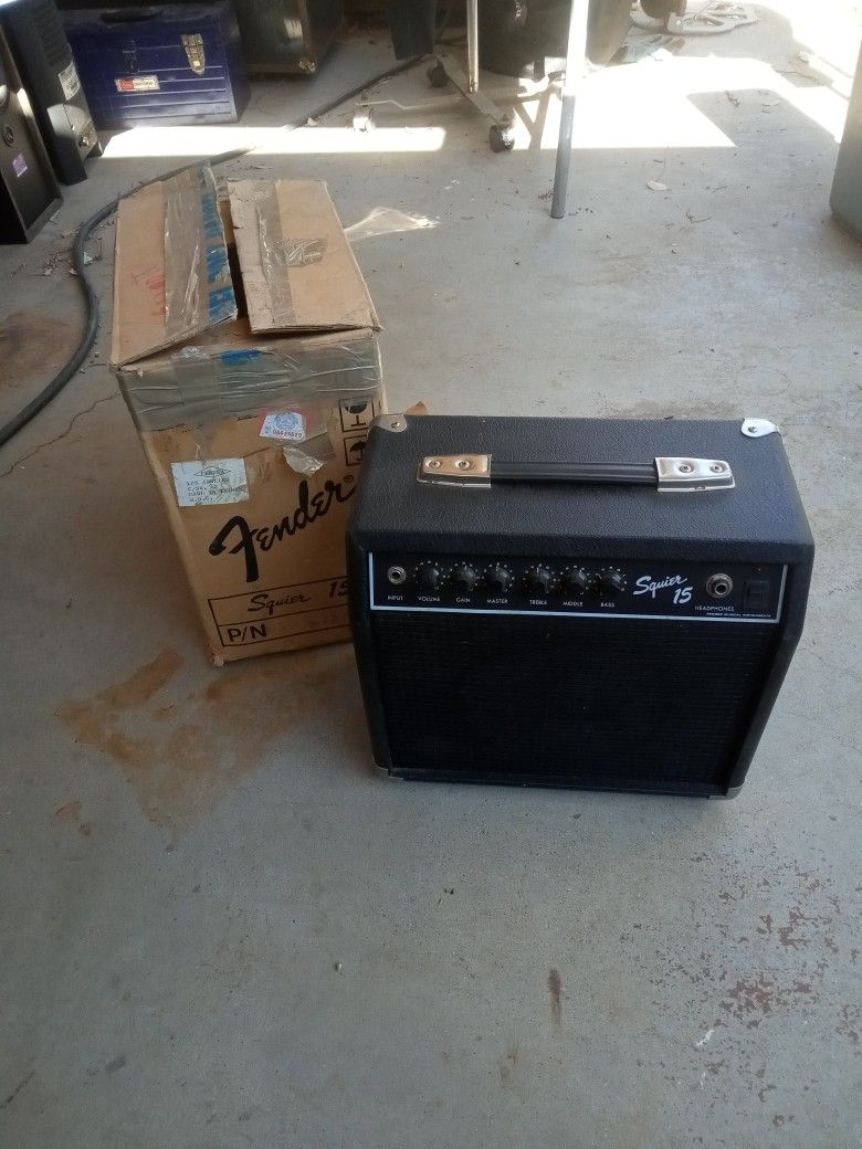 FENDER SQUIER 15 AMP