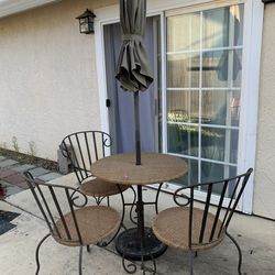 5 PIECE PATIO SET 1 TABLE, 3 CHAIRS, 1 UMBRELLA & BASE