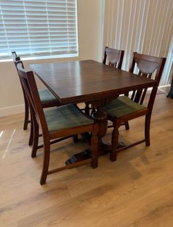 Wooden Extendable Table with Charis