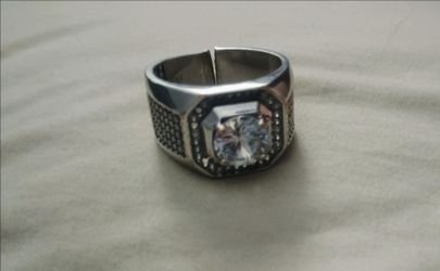 Stunning Men's 10K Gold Filled Bling Ring with Large Center Stone & Accents - Size ~9.5
Price: $85 (or