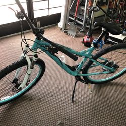 Diamondback Bicycle Green Medium Lux27.5 Mountain Bike 