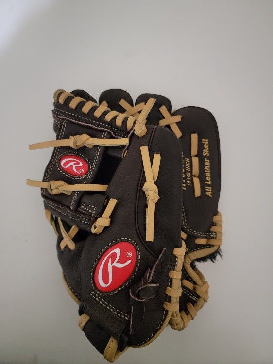 Rawlins RIGHT Throw Baseball Glove 10 1/2 