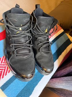 Tennis Jordan size 11. 90% Nuevos. X $125. Obo.