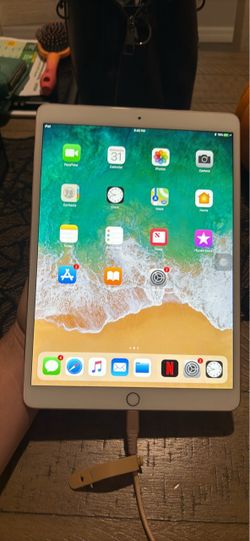 Apple iPad Pro 10.5” 256GB – Rose Gold – Works Great