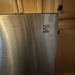 Kenmore Refrigerator top freezer