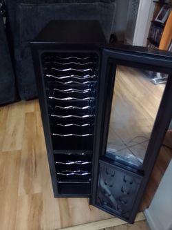 REFRIGERADOR PARA VINOS CAPACIDAD 18 BOTELLAS