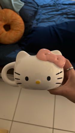 stuffed animals, a lamp, Lego flowers, and a mug