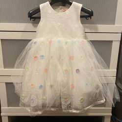 Little flower girl’s white dress with tulle Size 130 NWT