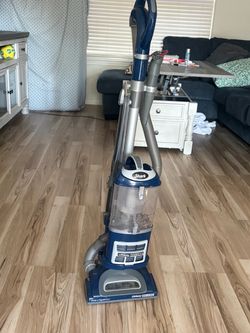 Shark Navigator lift-away bagless Vaccum