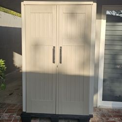 Rubbermaid Large Storage