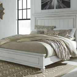 Kanwyn Whitewash King Panel Bed

