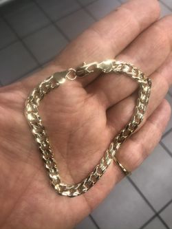 Beautiful 8 mm cuban link bracelet available in different lengths best quality 24k gold filled ✅✅✅
