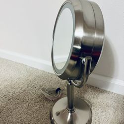 Vanity Make Up Mirror With Light
