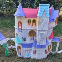 Disney Sofia the First Enchancian Castle 3' Tall Doll House Lights & Sounds 