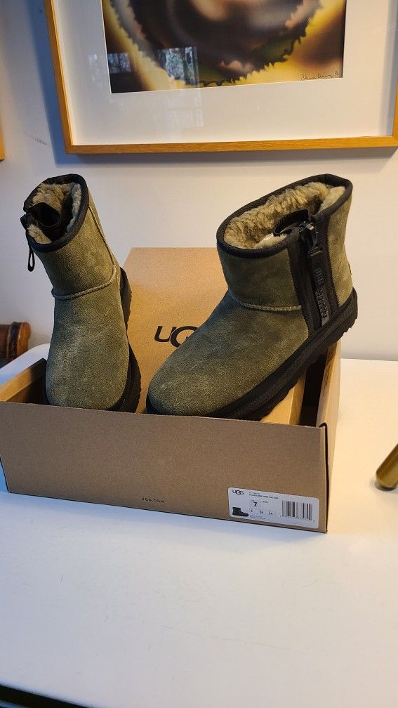 UGG Shoes Never Worn Size 7