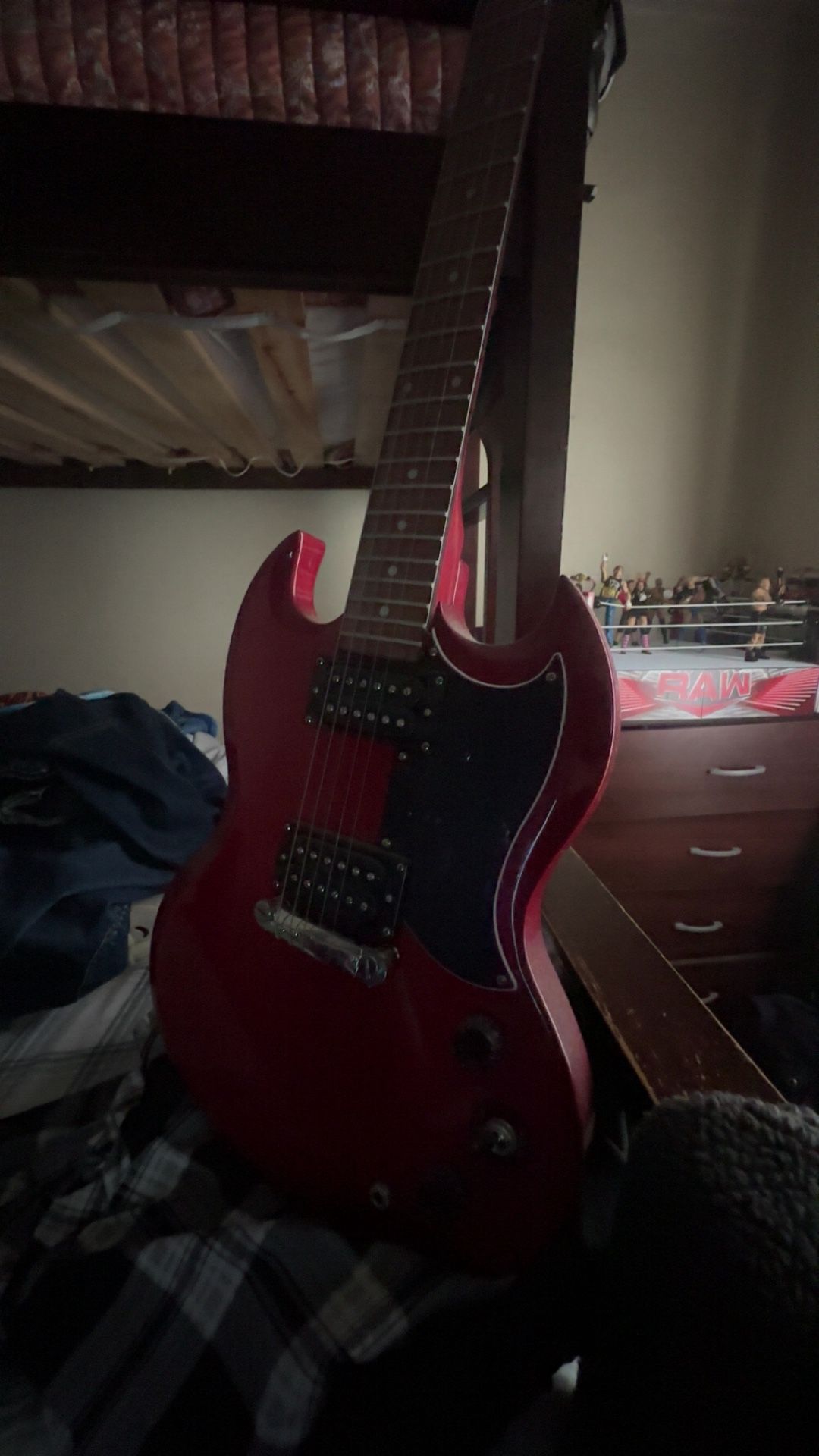 epiphone sg guitar missing lower e string (barely used) 