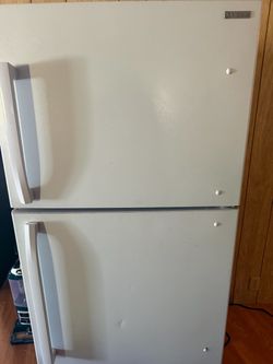 Refrigerator-working