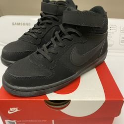 Nike New Mid Size 2 Youth Sneaker 