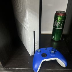 Xbox One S With Controller 