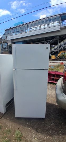 GE White Refrigerator - Can Deliver