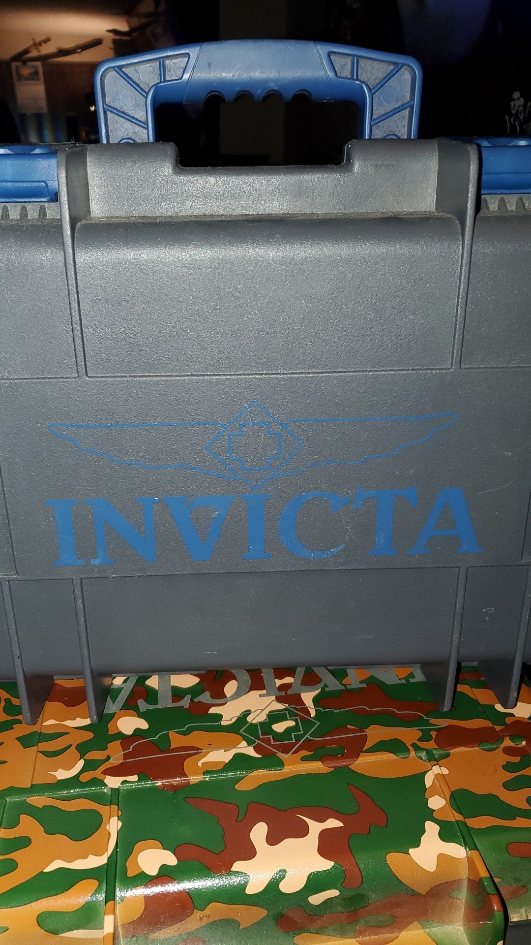 INVICTA 8 SLOT CASE