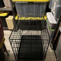 Metal dog crate with plastic tray