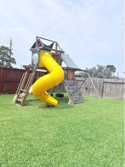 Tree, frogs swingset
