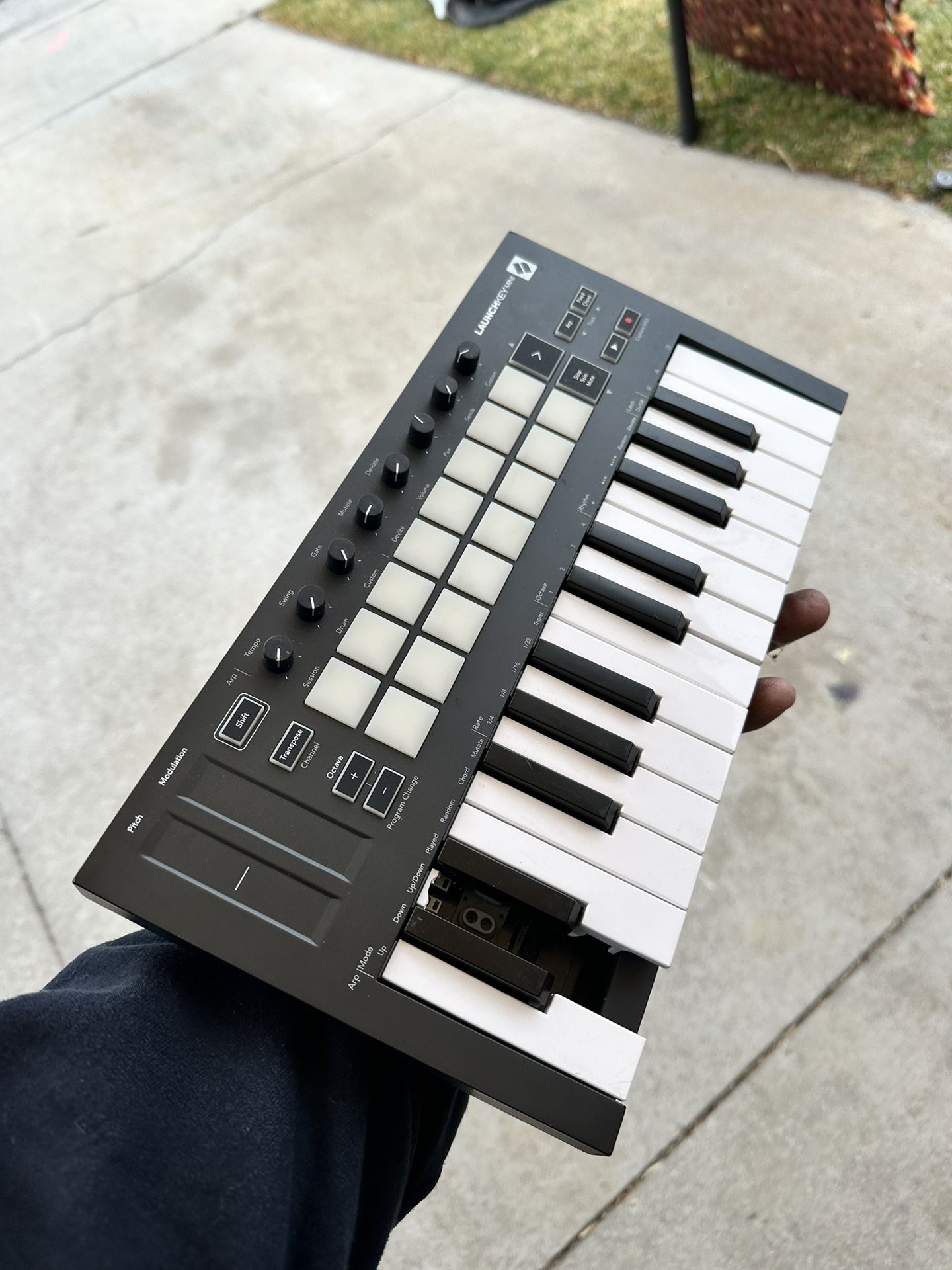 Novation Launchkey Mini 25 USB MIDI Keyboard Controller Broken