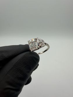 Toi et Moi Diamond Ring Emerald and Pear Cut