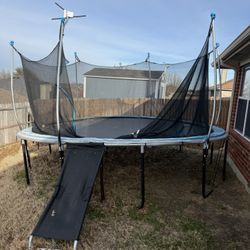 Free Trampoline 
