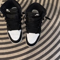 Jordan 1 Black And White Size 10